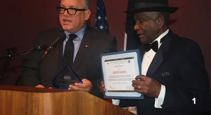 Cónsul dominicano reconoce al merenguero Joseíto Mateo y al chef Jay Rodríguez 