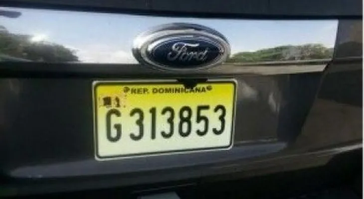 Dejan yipeta abandonada en Plaza Guibia; tenía una carta en su interior