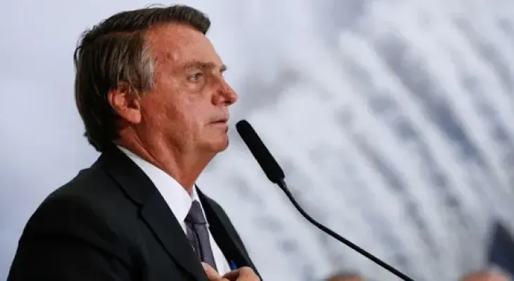 Bolsonaro sigue evolucionando y podría recibir el alta este mismo domingo