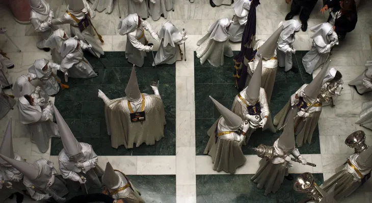 La caída de la Iglesia Católica en España