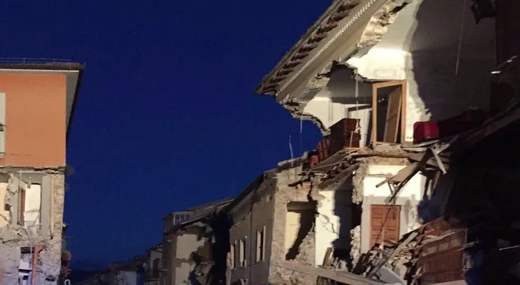 Decenas de muertos y desaparecidos en devastador seísmo en centro de Italia