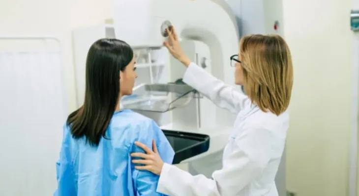 Ginecólogo, aliado clave para la detección temprana del cáncer de mama