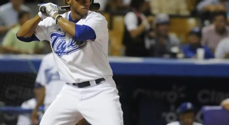 Licey deja libres a trece jugadores