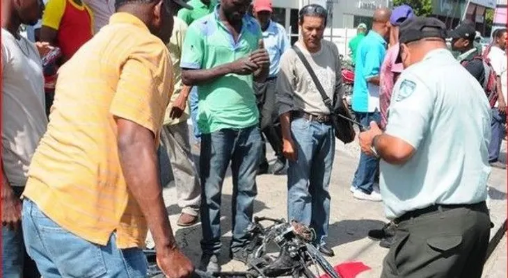 Motorista muere tras ser impactado por un camión 