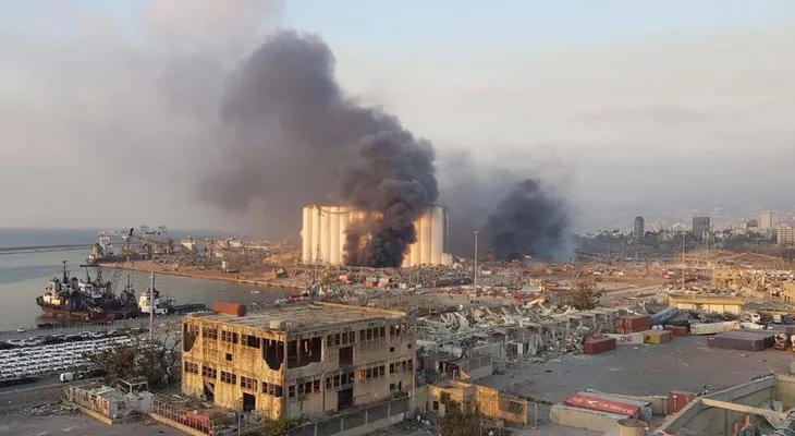 Tremenda explosión en puerto de Beirut, Líbano; decenas de heridos