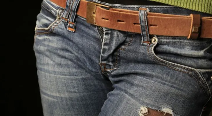Mujer quedó atrapada en sus apretados jeans