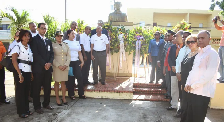 Con diversos actos, conmemoran el Día de la Constitución en Barahona