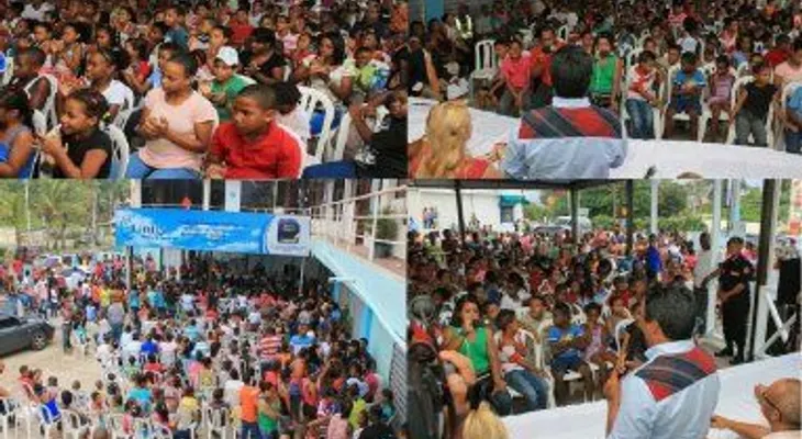 Vinicio Figuereo entrega útiles escolares en SDO