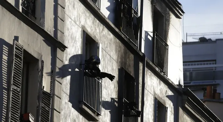 8 muertos tras un incendio en un edificio de viviendas en París