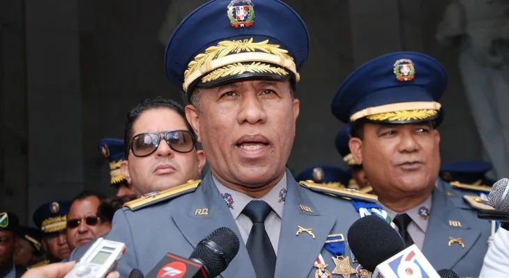 Coronel que tumbó señora con 370 mil euros es esposo de exdiputada PLD; revela periodista 