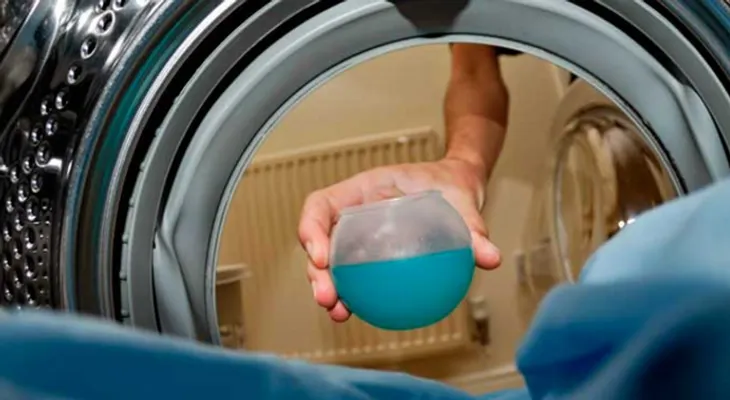 Agrega esto al agua de tu lavadora y ¡las manchas desaparecerán como por arte de magia!