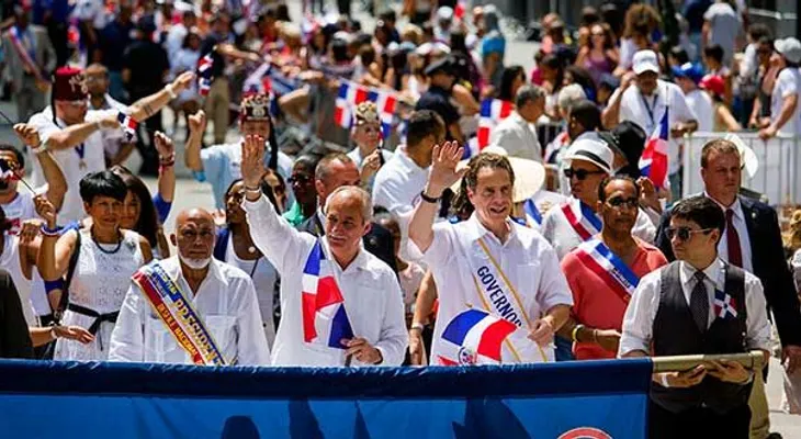 Gobernador de NY participa en Desfile Dominicano 