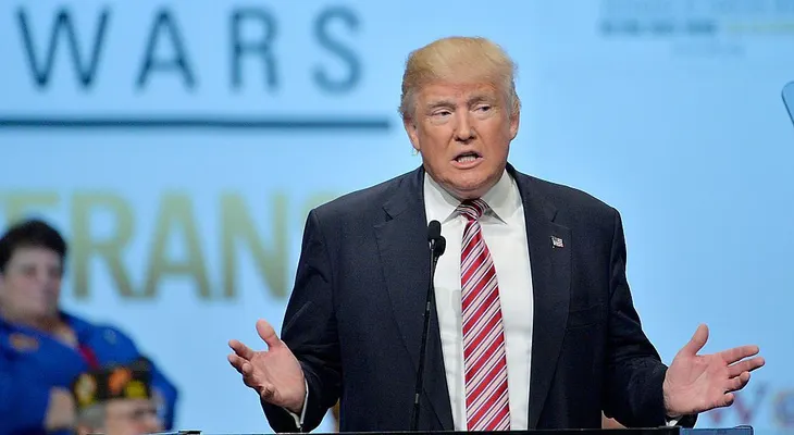 Donald Trump invita a Rusia a hackear a Hillary Trump