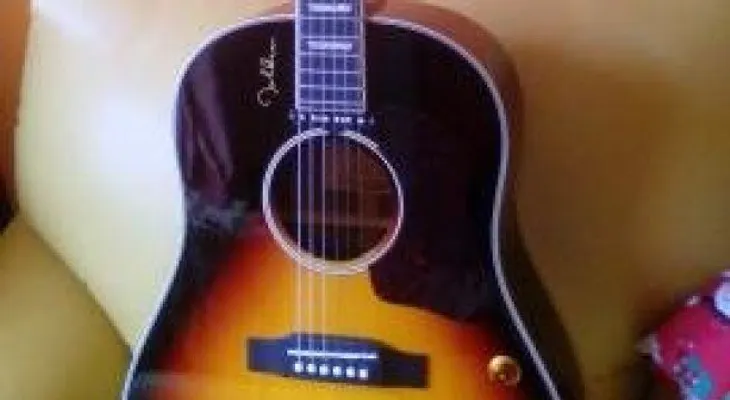 Subastan guitarra de Lennon por 2,4 millones de dólares