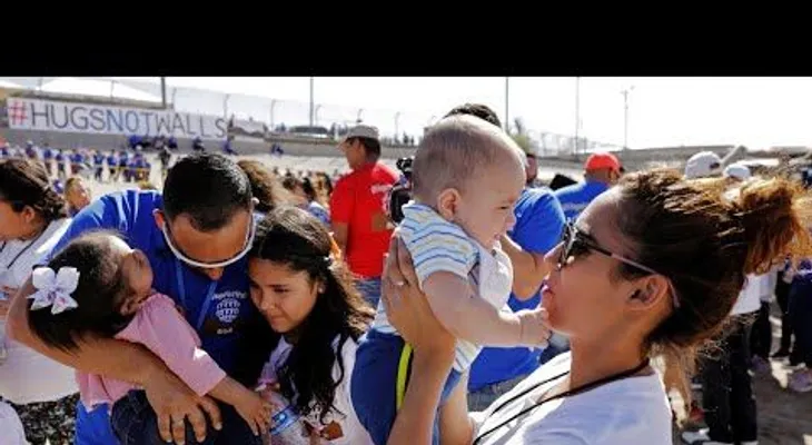 "Abrazos, no muros": Familias se reúnen en la frontera entre México y EEUU