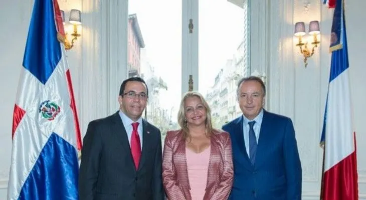 Canciller Navarro se reúne con diplomáticos dominicanos acreditados en Francia