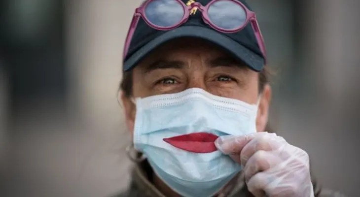 Las mascarillas ayudan a controlar los contagios de covid, según un estudio