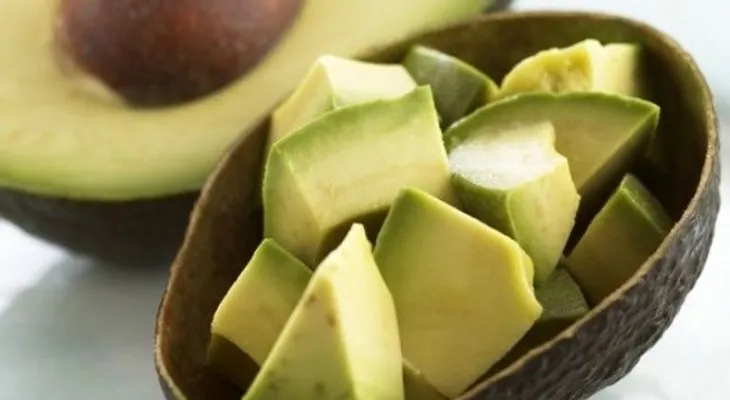 Un aguacate diario reduce colesterol malo en personas obesas