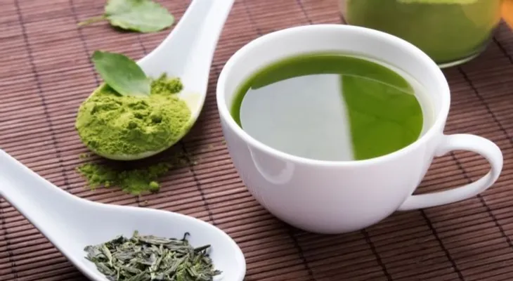 Las ventajas y desventajas de tomar té verde en ayunas