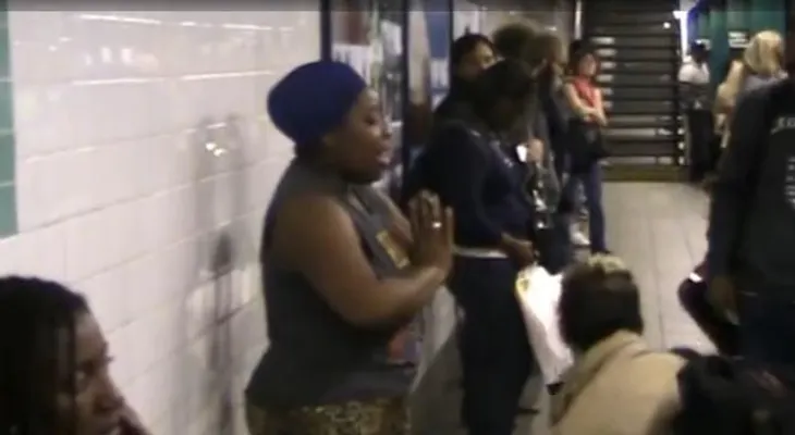 La mujer que detuvo el metro de NY con su voz