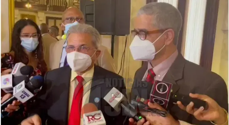 CDM dice que apoya una tercera dosis, "porque estamos convencidos que el país lo necesita"