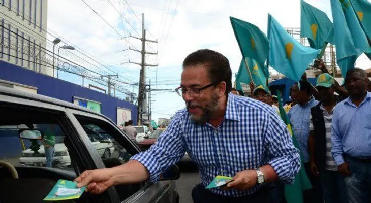Moreno denuncia Medina controla los medios