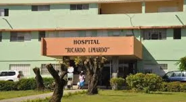 Muere alemán herido en atraco en centro comercial
