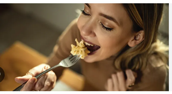 "Hambre que espera hartura no es hambre"