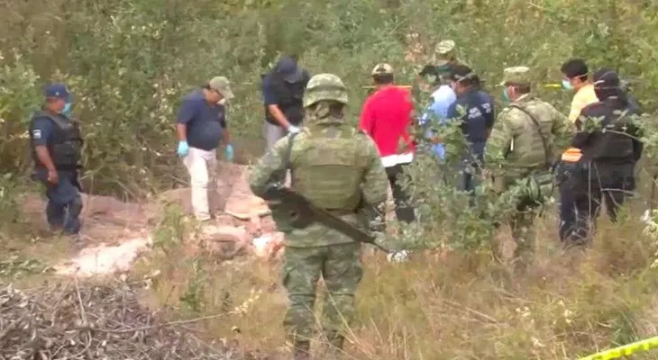 Encuentran 32 cuerpos y 9 cabezas enterradas en tumbas escondidas en México