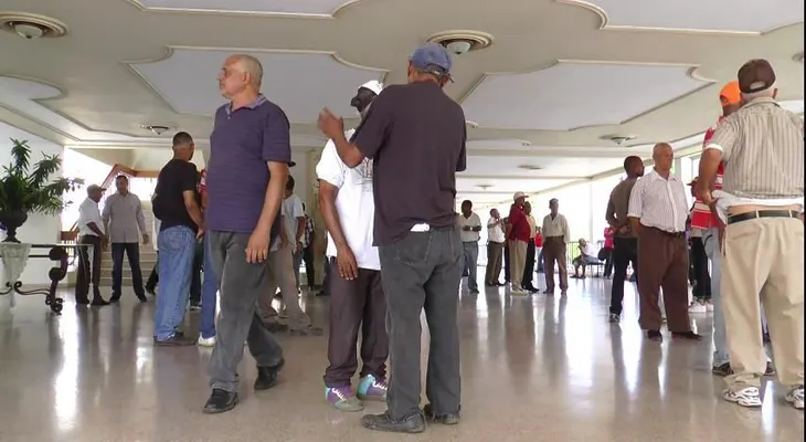 Empleados cabildo de Santiago reclaman pago de salario