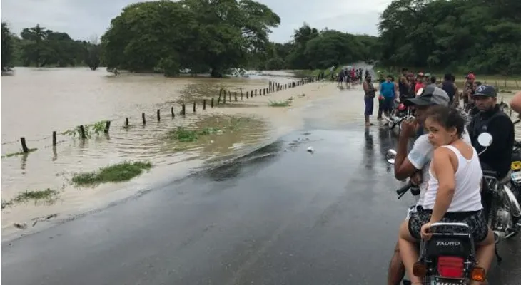 Varios municipios de Valverde incomunicado por crecida  río Yaque del Norte y Amina; sacan cadáver de un haitiano