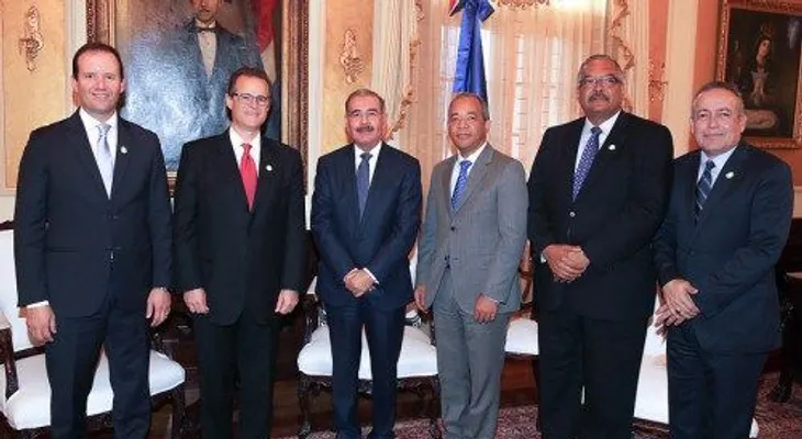 Danilo recibe a ejecutivos de General Electric