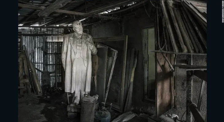 ?Finding Lenin?: a la caza de las estatuas soviéticas perdidas en Ucrania