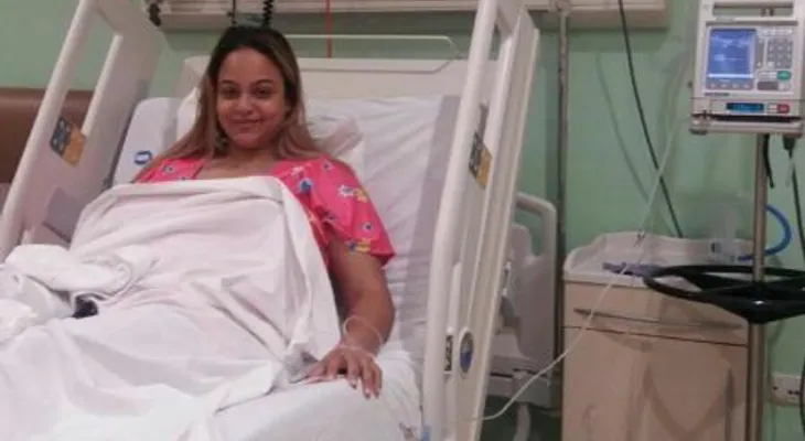 Joven madre solicita ayuda para realizarse cirugía que le permita cargar a su hija            