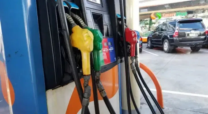 Gobierno vuelve a congelar todos los combustibles 