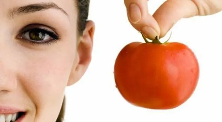 Una mascarilla con yogur y tomate elimina las arrugas y te pone el cutis divino 
