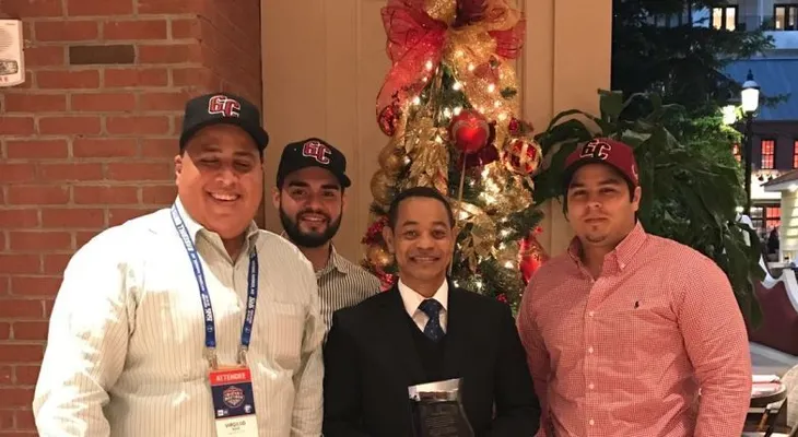 Gigantes del Cibao reconocen al periodista Enrique Rojas