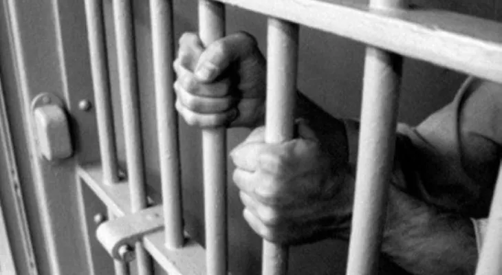 Policía apresa mensajero que robó más de 20 mil pesos en auto atraco
