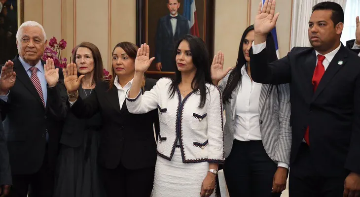 Presidente Danilo Medina juramenta a Claudia Franchesca como directora del Intrant