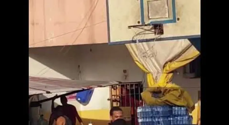Omega juega basquetbol en la cárcel para no aburrirse (VIDEO)