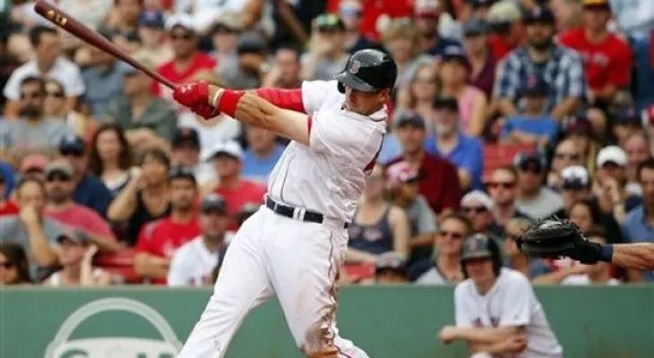 Shaw conecta 2 jonrones y Medias Rojas vencen a Rays