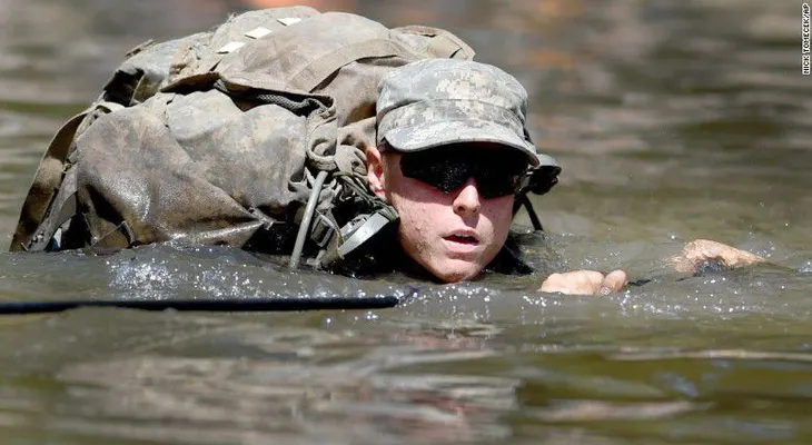 El ejército de EE.UU. abre todos los puestos a las mujeres, incluyendo los de combate