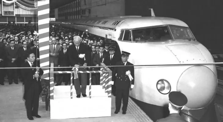 El tren bala japonés cumple 50 años 