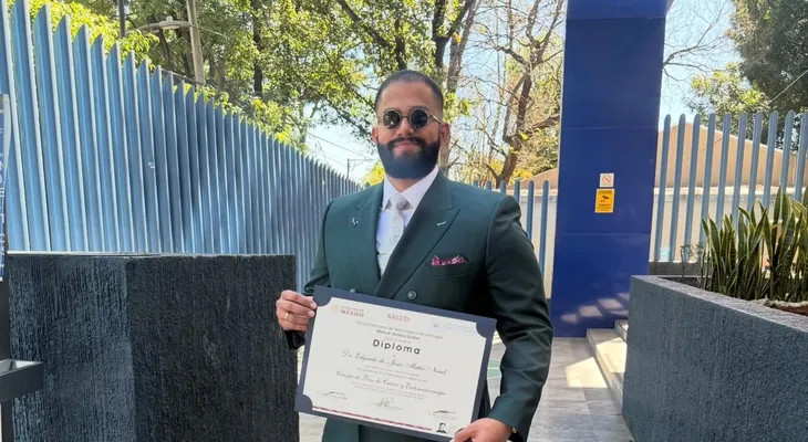 El Dr. Edgardo Mateo, neurocirujano, regresa para poner su formación al servicio de su gente