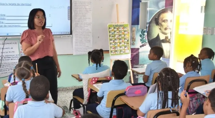 Educación destaca que cuenta con 192 mil docentes calificados en los niveles inicial, primario y secundario