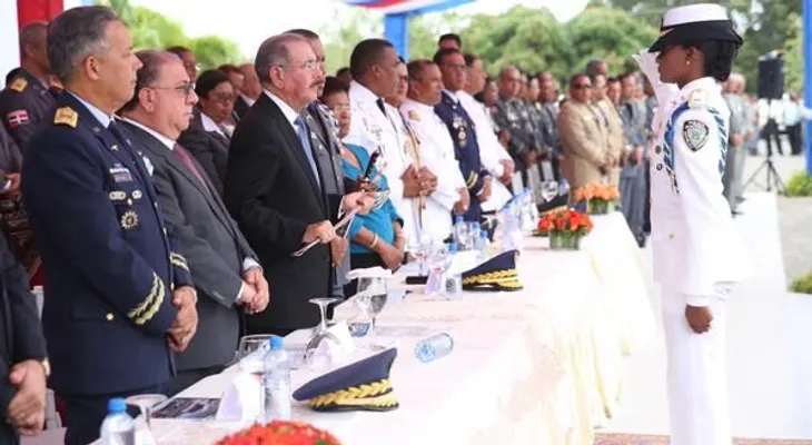 Danilo Medina encabeza graduación de 29 cadetes de la Policía Nacional