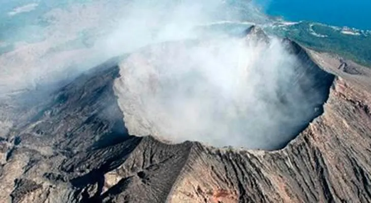 Graban erupción del volcán Otake en Japón 