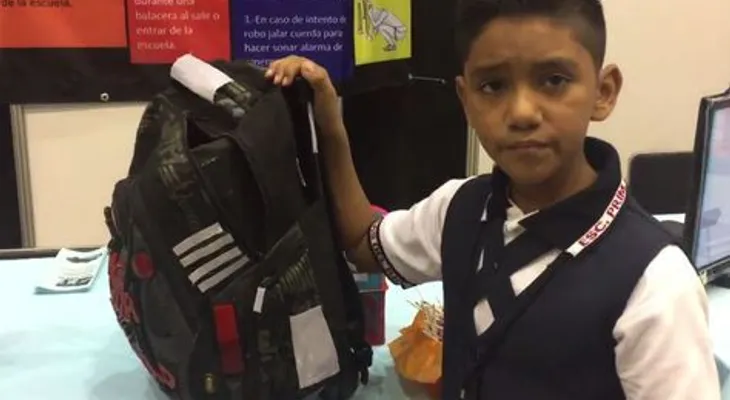 Un niño mexicano diseña una mochila antibalas "para estar más tranquilo"