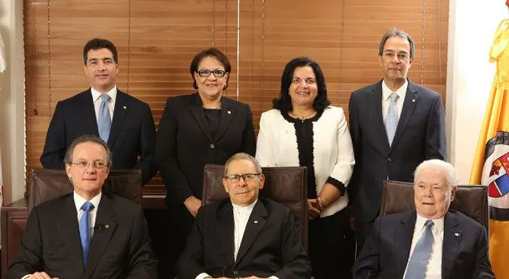  Banco Popular y PUCMM firman convenio a favor del emprendimiento