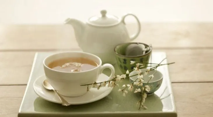 Conoce sus beneficios y baja de peso con té blanco